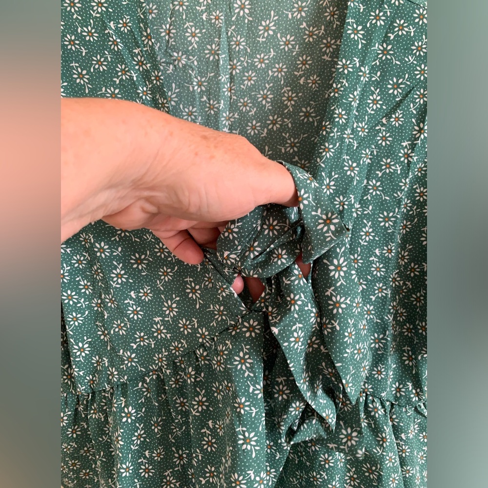 Floral Front Tie Top 🌴 - Picture 4 of 6